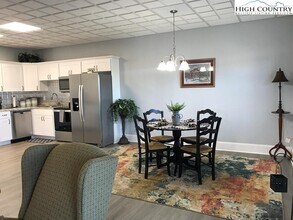 461 Chestnut Ridge Dr in Jefferson, NC - Building Photo - Building Photo