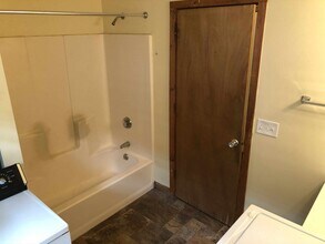 711 Main St in Amherst, MA - Building Photo - Building Photo