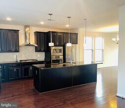 24456 Hawthorn Thicket Ter in Sterling, VA - Building Photo - Building Photo
