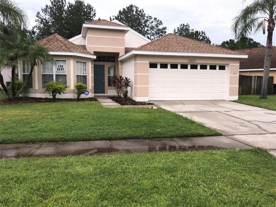 13617 Emeraldview Dr in Orlando, FL - Foto de edificio