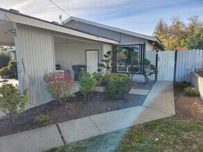 318 N 5th St in Selah, WA - Building Photo - Building Photo