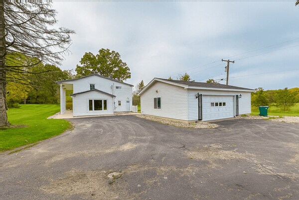 6170 Gregory Rd in Dexter, MI - Building Photo