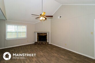 7135 Hillshire Dr in Memphis, TN - Foto de edificio - Building Photo