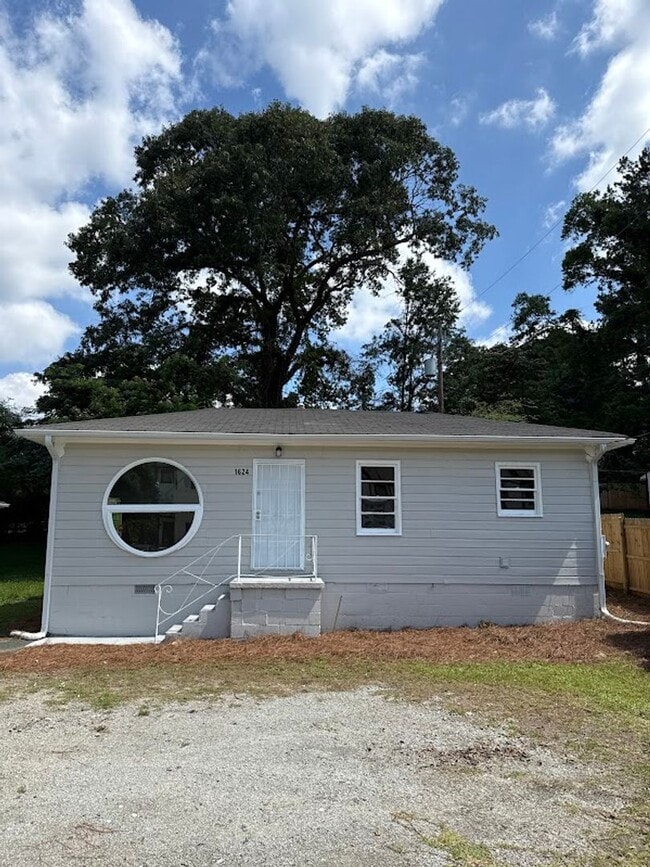 property at 1624 Eastland Rd SE
