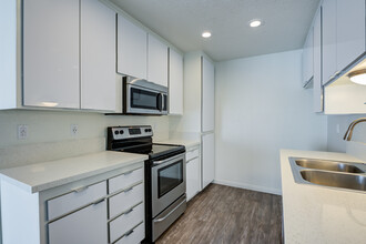 Lantern Bay Apartment Homes in Orange, CA - Building Photo - Building Photo