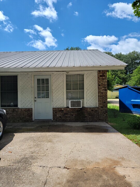 127 W 2nd Ave in Petal, MS - Building Photo