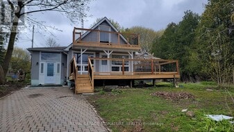 5749 Lakeshore Rd in Whitchurch-Stouffville, ON - Building Photo