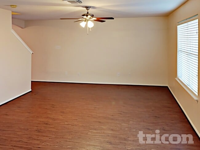 8227 Radial Ct in Rosharon, TX - Foto de edificio - Building Photo