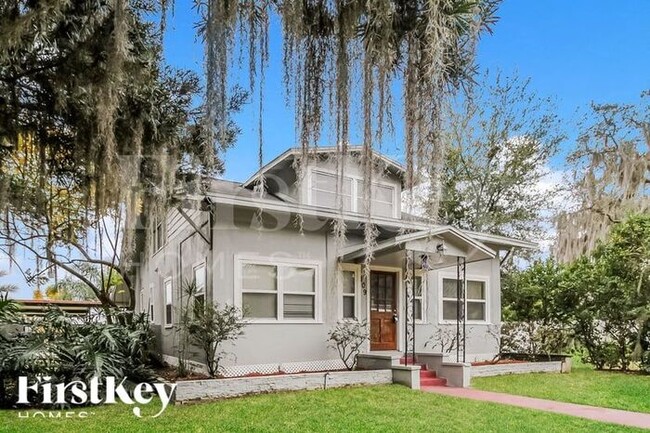 109 E Palmetto Ave in Howey In The Hills, FL - Building Photo - Building Photo