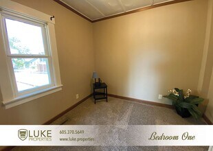 102 S Lake Ave in Sioux Falls, SD - Building Photo - Building Photo