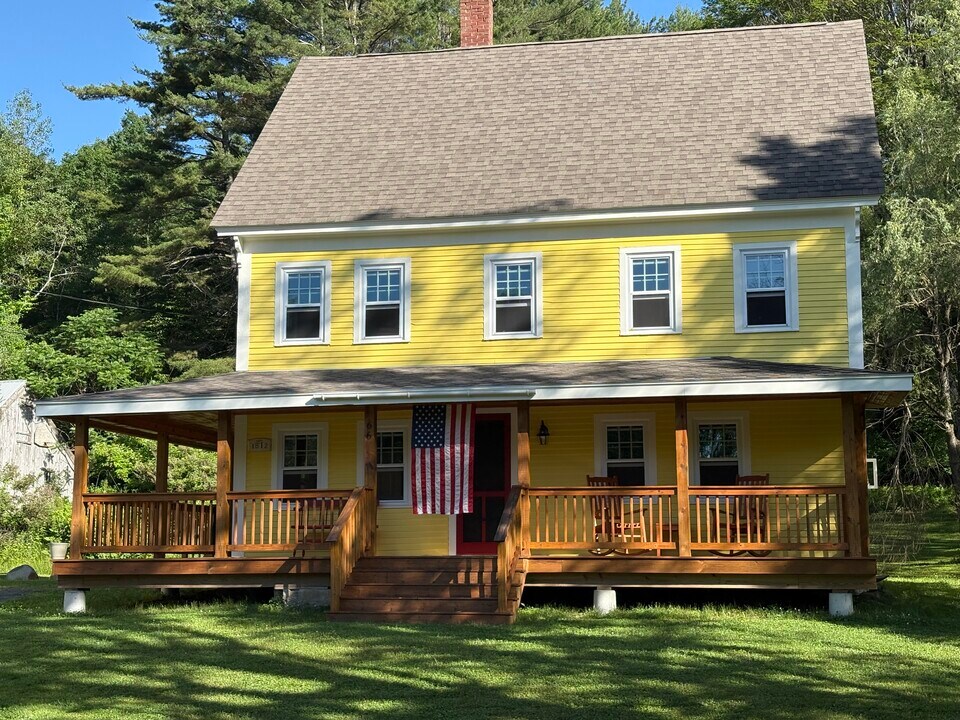 66 Stagecoach Rd in Sunapee, NH - Building Photo