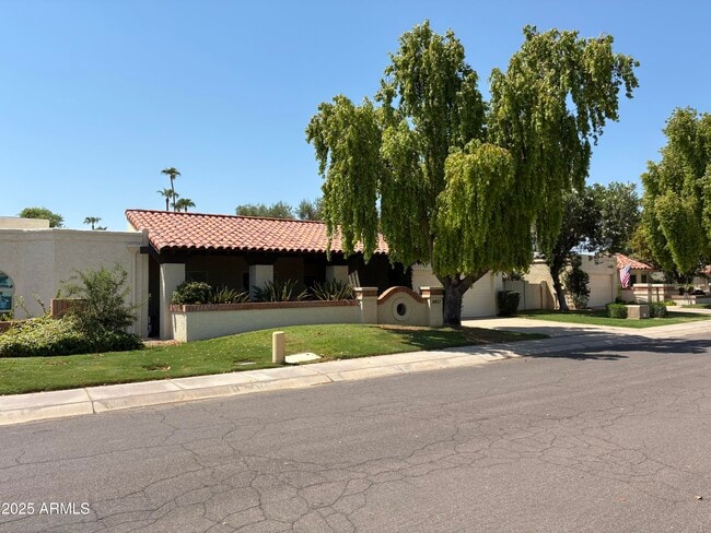 8437 E San Benito Dr in Scottsdale, AZ - Building Photo - Building Photo