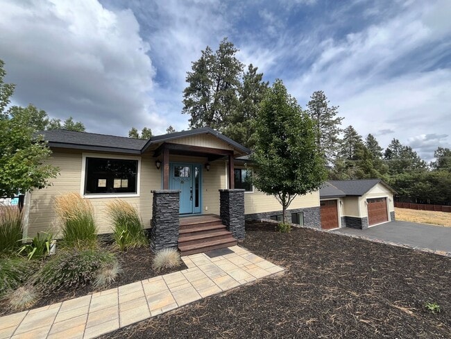 61151 Parrell Rd in Bend, OR - Building Photo - Building Photo