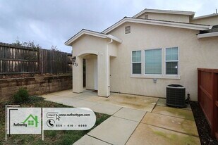 573 Mission De Oro Dr in Redding, CA - Building Photo