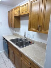 2862 NW 55th Ave in Lauderhill, FL - Foto de edificio - Building Photo