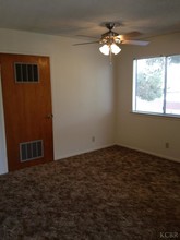 217 W Elm St in Hanford, CA - Building Photo - Interior Photo