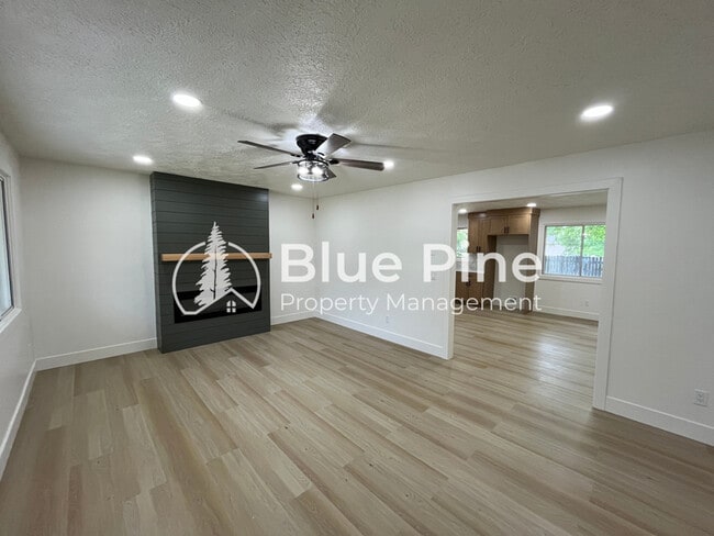 3095 Disney Dr in Idaho Falls, ID - Building Photo - Building Photo