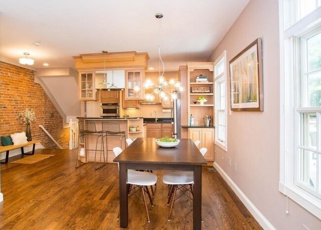 11 Gardner Rd, Unit 2 in Cambridge, MA - Building Photo - Building Photo