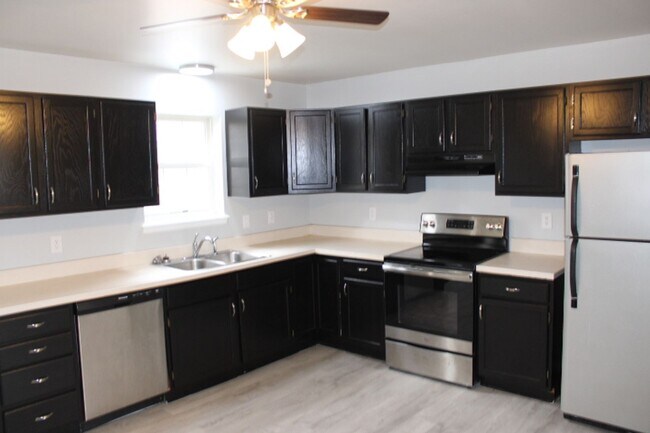 213 Ark Dr in Dallastown, PA - Building Photo - Building Photo