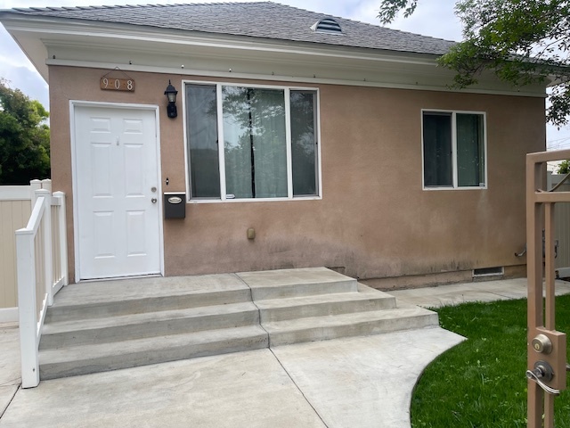 property at 908 E Santa Barbara St