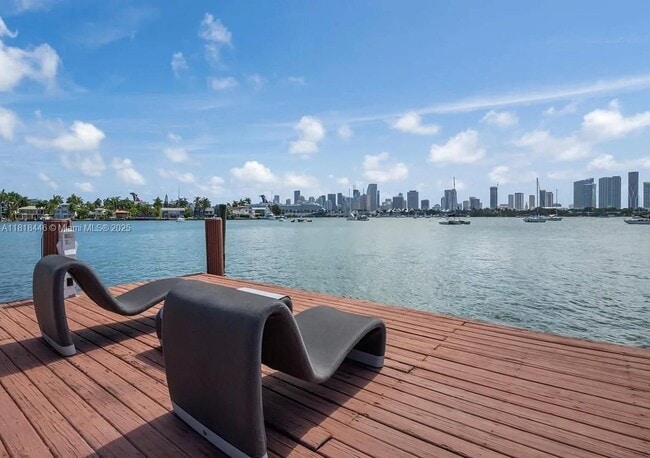 property at 432 S Hibiscus Dr