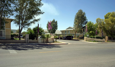 Bayfield Apartments in Blythe, CA - Foto de edificio - Building Photo