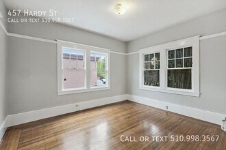 457 Hardy St in Oakland, CA - Foto de edificio - Building Photo