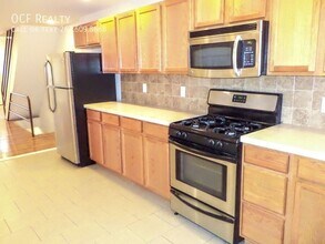 2312 Moore St in Philadelphia, PA - Foto de edificio - Building Photo