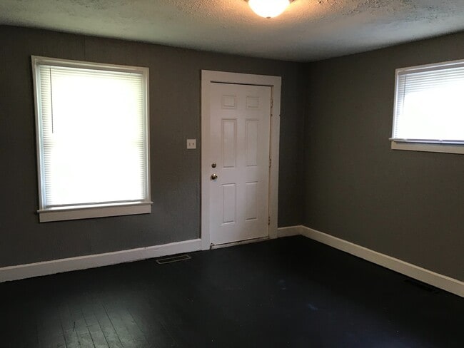 910 N Ewing St in Indianapolis, IN - Building Photo - Building Photo