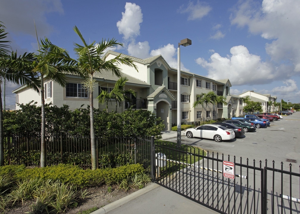 Valencia Pointe in Miami, FL - Building Photo