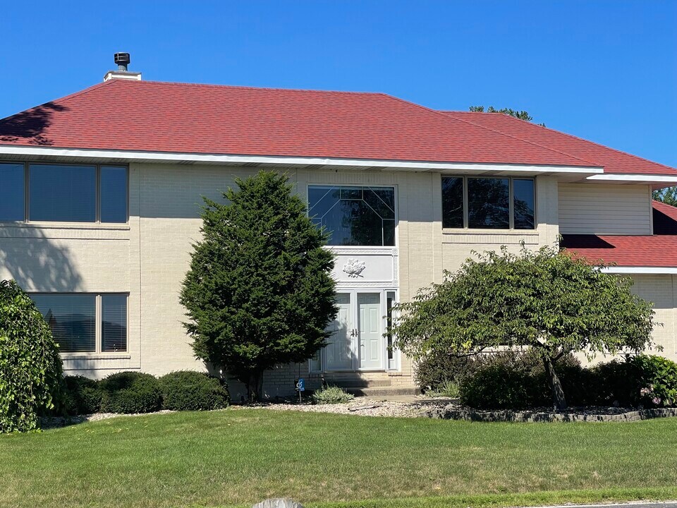 11550 Lakeshore Dr in Pleasant Prairie, WI - Foto de edificio