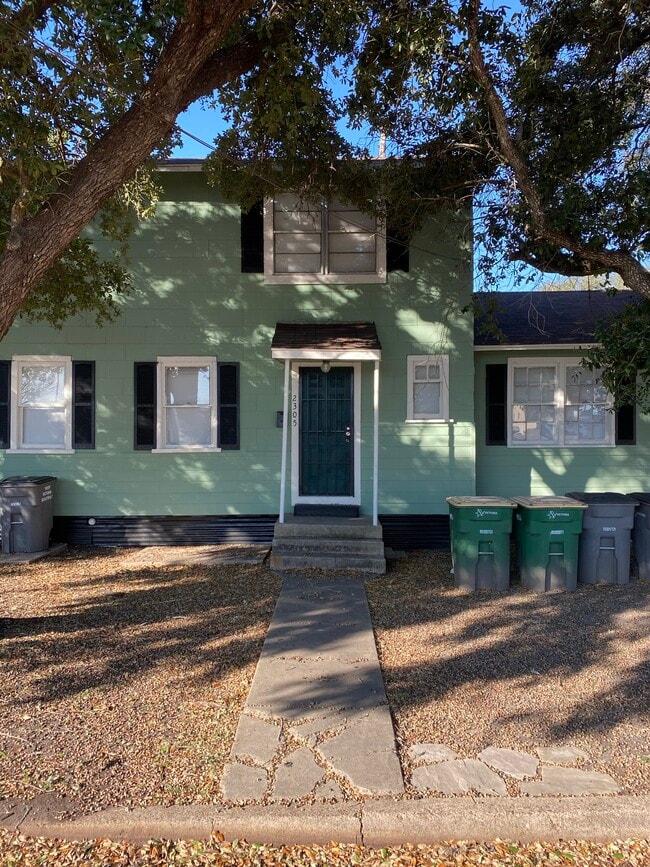 property at 2303 N Louis St