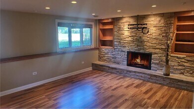 28W661 Douglas Rd in Naperville, IL - Building Photo - Building Photo