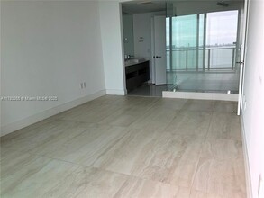460 NE 28th St, Unit 1604 in Miami, FL - Foto de edificio - Building Photo