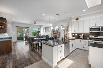 105 Kavenish Dr in Rancho Mirage, CA - Building Photo - Building Photo