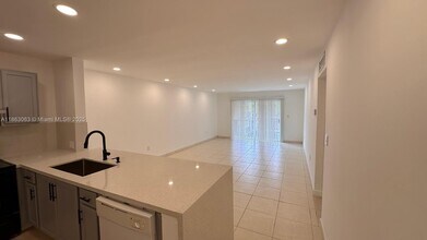 11925 NE 2nd Ave in Miami, FL - Building Photo - Building Photo