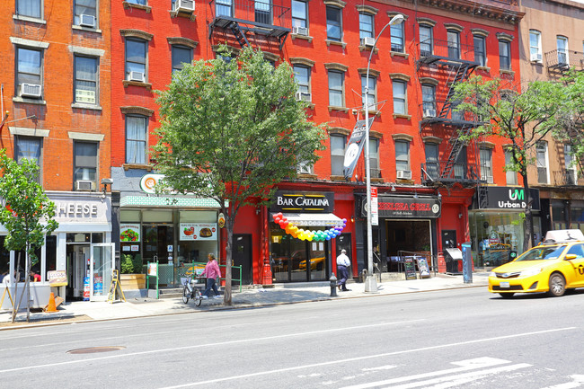 673 9TH AVE in New York, NY - Foto de edificio - Building Photo