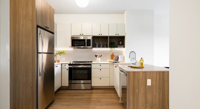 215 Grove St, Unit 806