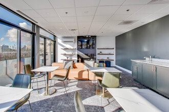 375 W Erie St, Unit 522 in Chicago, IL - Building Photo - Building Photo