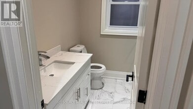 615 College St in Toronto, ON - Building Photo - Building Photo