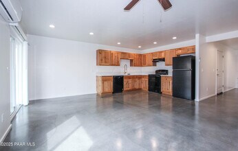 8559 Spouse Dr-Unit -A in Prescott Valley, AZ - Building Photo - Building Photo