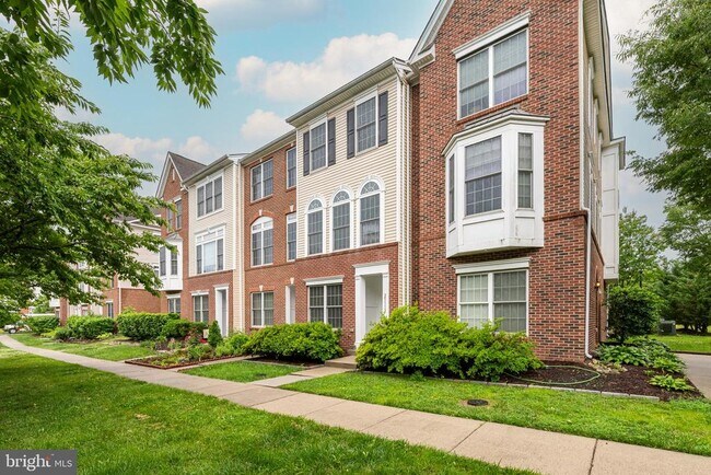 25112 Neptune Terrace in Chantilly, VA - Building Photo - Building Photo