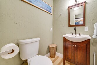 1425 S Puget Dr, Unit Zerene Eurydice in Renton, WA - Foto de edificio - Building Photo