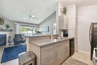 2087 Hunters Glen Dr in Dunedin, FL - Building Photo - Building Photo