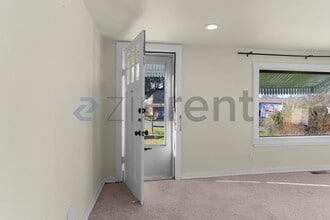 5526 S Avon St in Seattle, WA - Building Photo - Building Photo