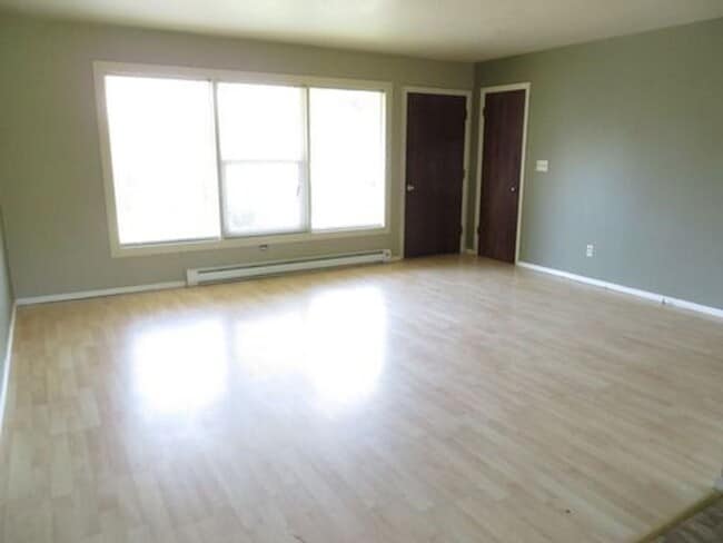 2487 Laralee St in Springfield, OR - Building Photo - Building Photo