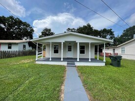 5369 Munson Hwy in Milton, FL - Building Photo