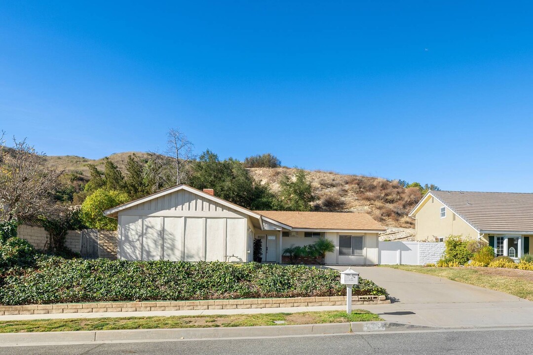 4011 Defender Dr in Agoura Hills, CA - Building Photo