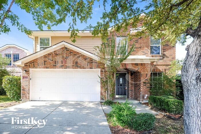 13413 Lost Spurs Rd in Roanoke, TX - Building Photo