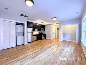2203 W Eastwood Ave, Unit S in Chicago, IL - Foto de edificio - Building Photo